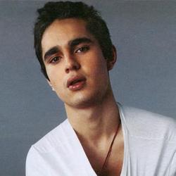 麦克思·明格拉