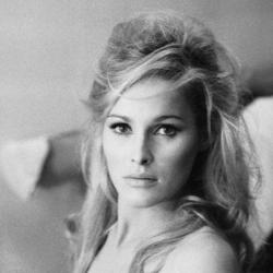 乌苏拉·安德斯