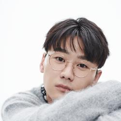 李柄辉