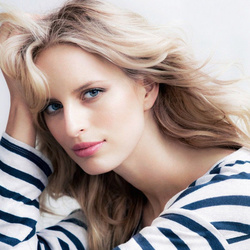 卡洛利娜·库尔科娃