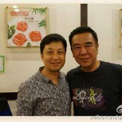 赵震