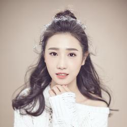李依依