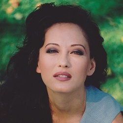 茱莉亚·尼克森·苏尔