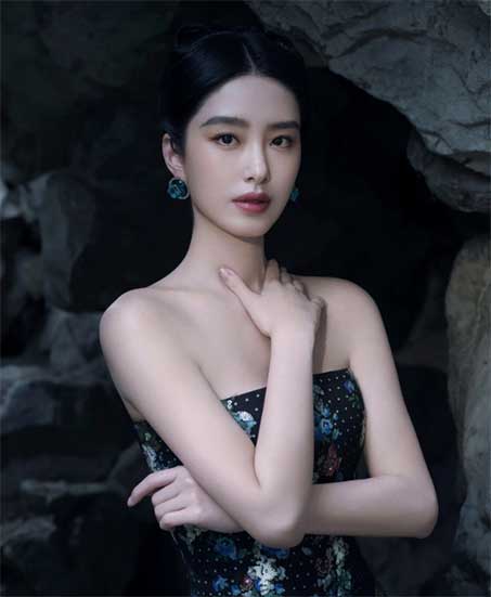 杨采钰
