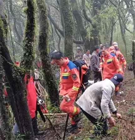 当事人回应在哀牢山拍写真