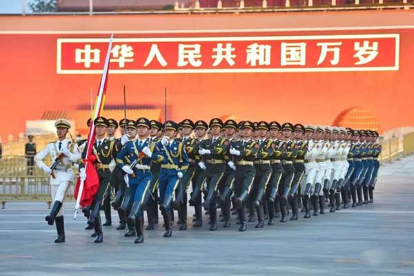 祝福祖国今晨天安门广场21.8万人同看升旗