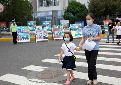 郑州一小学强制家长轮流站岗