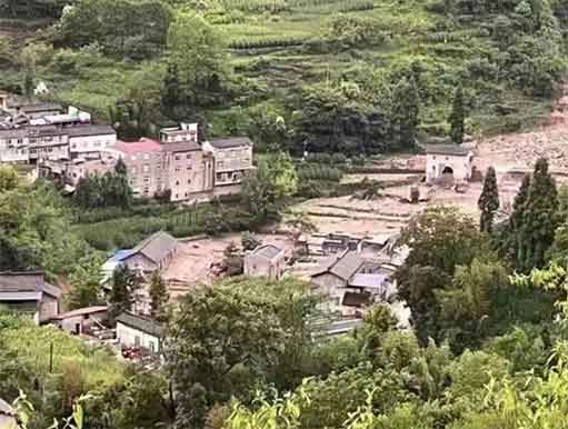 雅安暴雨:村民在睡眠中被洪水卷走