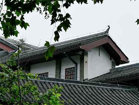 小区底楼房屋被改建成“祠堂”