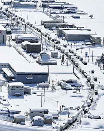 日本“灾害级大雪”来袭