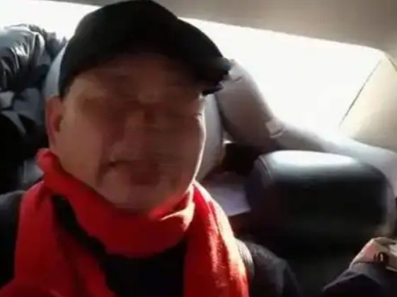 男孩被卖时亲眼看见养父母付了200元