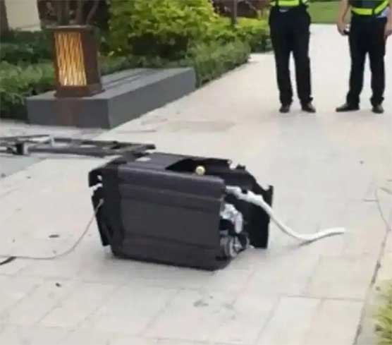 😱广东小区惊现天降洗衣机,物业竟称是情感纠纷?