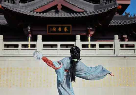 刘诗诗“先秦淑女步”杀疯全网，到底啥来头？