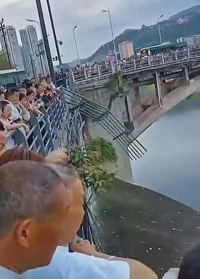 四川达州小车坠河,这意外背后藏着啥隐情😱?
