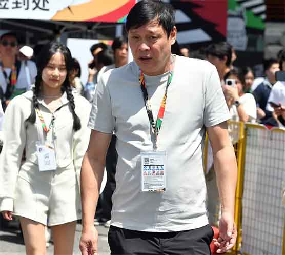 范志毅和贝克汉姆梦幻联动,这是什么“次元壁”破裂?
