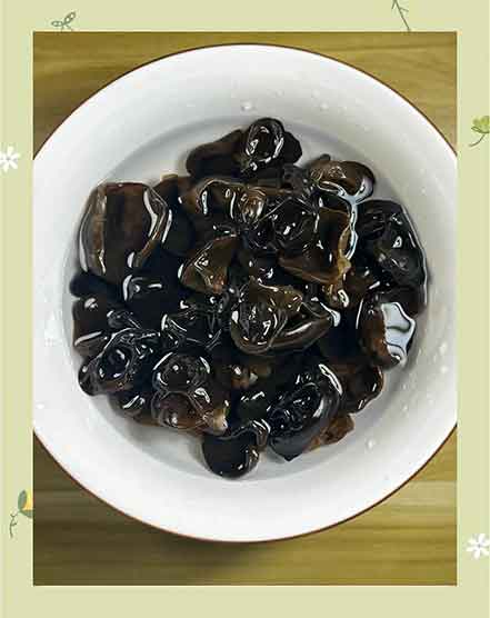 隔夜发泡木耳竟把68岁阿姨毒进ICU这是咋回事?😱