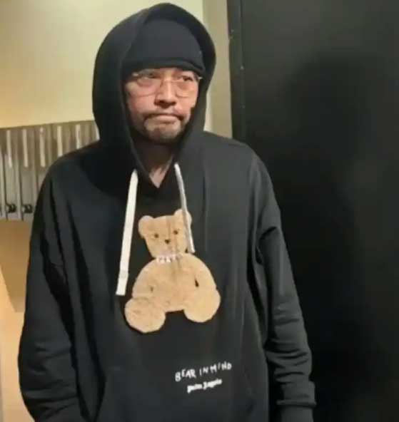 周杰伦近照弯腰驼背强直性脊柱炎竟如此“凶残”?