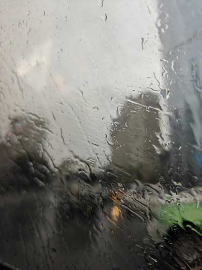 成都的雨直接“杀疯”全国第一?这泼天的雨幕太绝了!
