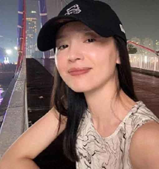 董洁素颜回大连夜市撸串喝扎啤🍻,这也太接地气了吧!