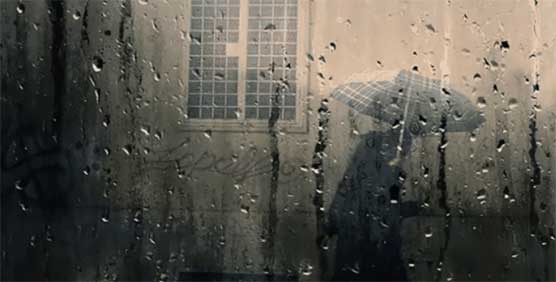 暴雨夜村民疯狂敲窗喊醒邻居逃生,这是什么神仙剧情!