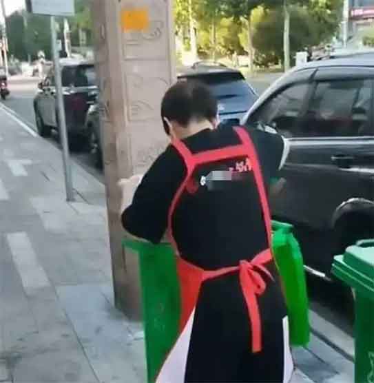 火锅店员工从垃圾桶捞油？多方回应来了！这瓜太劲爆！