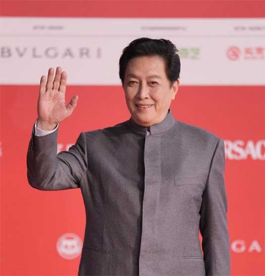 唐国强大方承认接挖掘机广告,原因竟是为了这个💰