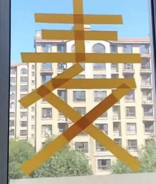 广东窗贴大揭秘：台风天贴“米”字，春节倒贴“福”字，背后讲究真不少！