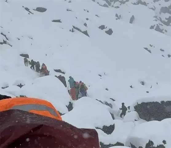 在珠峰遇暴雪被堵5小时，竟解锁神仙体验？附求生攻略！