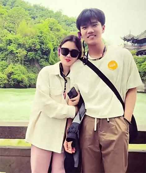 千万富翁寻回25年被拐儿子办婚礼！细节戳心到我连夜刷完直播😭