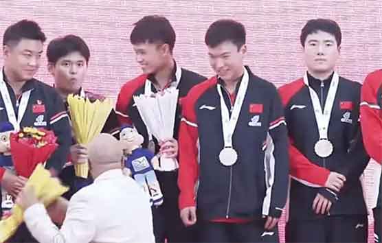 林诗栋亚锦赛闻花皱眉,国乒喜剧人实锤
