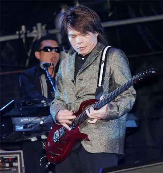 笑不活了!伍佰演唱会粉丝复制粘贴式合唱🎸