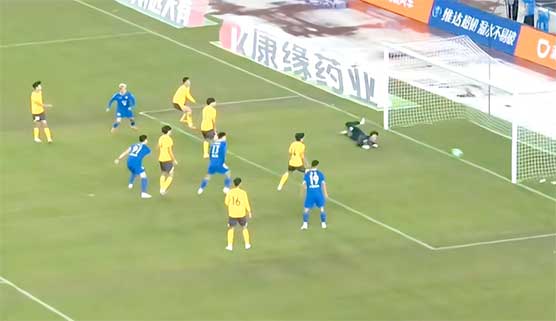 史诗级逆袭!泰州点球4-3南通 夺首届苏超冠军