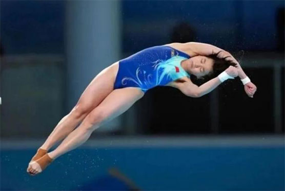 全红婵左手缠满胶布引心疼！队医回应实情