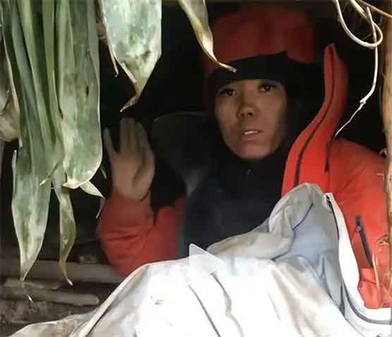 荒野求生冷美人！美甲睫毛坚挺到决赛圈