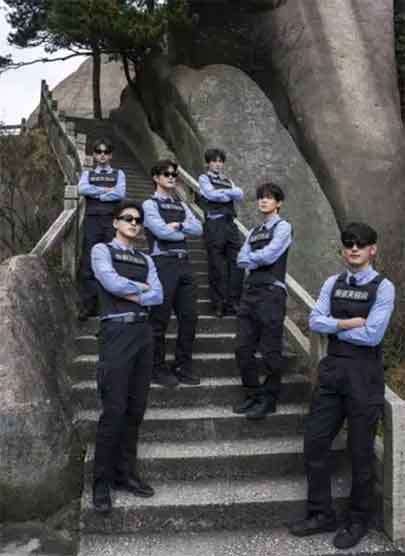 安徽天柱山高颜值保安团走红 周六限时返场