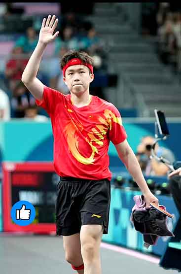 王楚钦赛后盯屏幕发呆!4-3险胜后复盘超专注