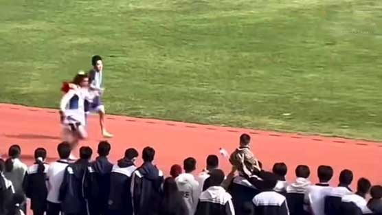厦门男生穿裙跑步夺冠 成绩被取消引热议