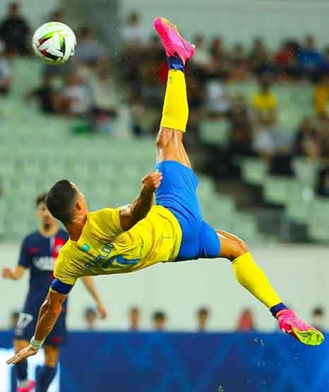 40岁C罗沙特联赛倒钩破门，梦回巅峰太震撼