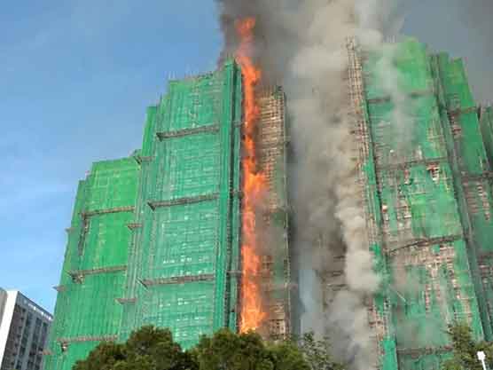 香港大埔五级大火致4死 37岁消防员殉职令人心碎