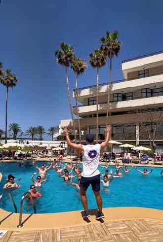 4400万粉网红刘二狗直播泳池派对遭处理!