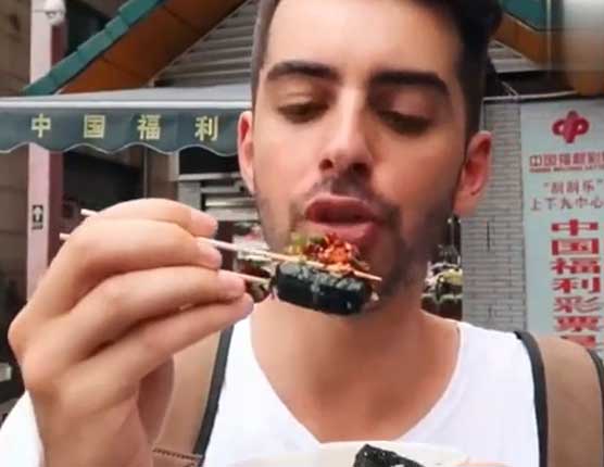 老外中文四六级遇豆腐谜题！2块1块绕晕全场