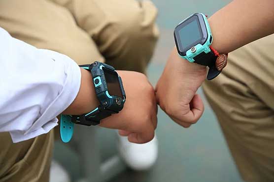 小学生电话手表刷赞当大佬，乱象频发