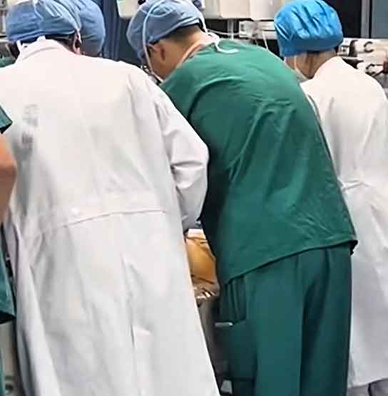 医学奇迹！中国医生3小时缝合