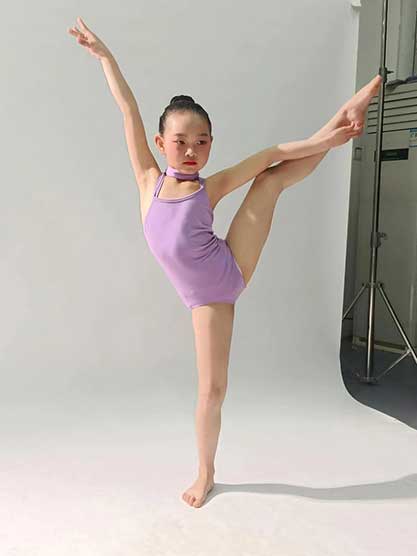 大学导员6年级女儿帅气舞蹈出圈！教育范本火了