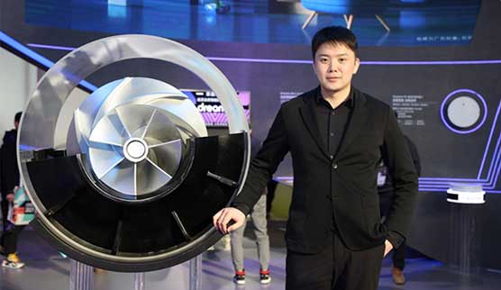 扫地机器人巨头狂撒37斤黄金！全员人均1克太香了