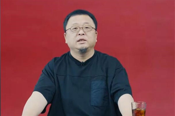 罗永浩七年回归!2025科技春晚爆火背后真相