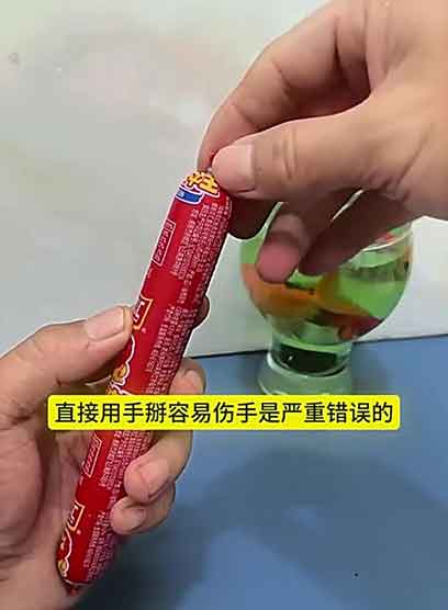 火腿肠正确打开方式，告别咬铝环+撕烂肠衣