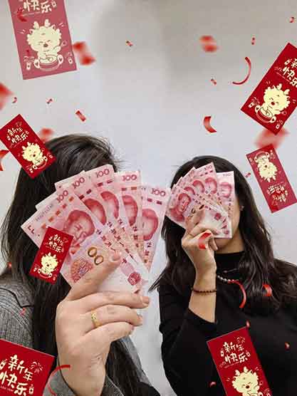 马年拜财神应验？女子家频现零钱，真相笑翻全网