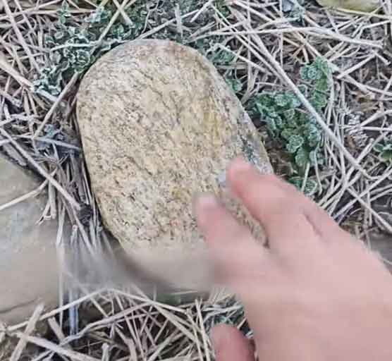 破防了😭奶奶的压锅石，勾起全网童年回忆