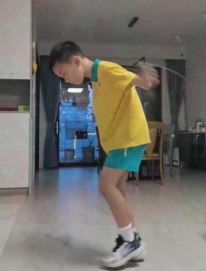 🔥7岁男孩1赞跳绳1下，网友狂点180万
